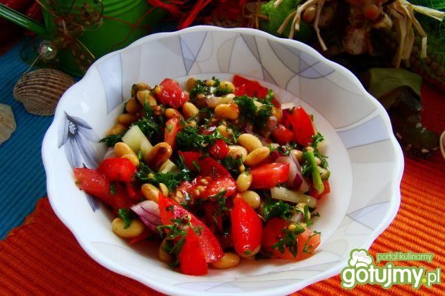 Zdrowa sałatka z soi i pomidorów  Zdrowa sałatka z soi i pomidorów