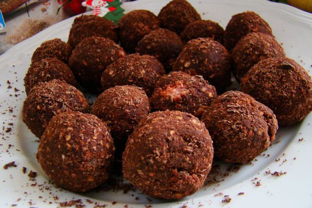 Zdrowe czekoladowe pralinki Zdrowe czekoladowe pralinki
