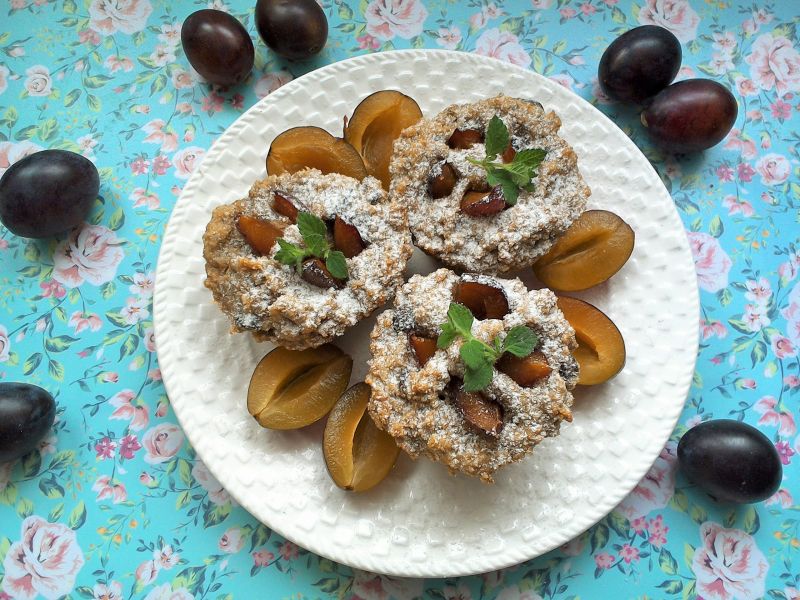 Zdrowe muffiny z miodem i śliwką Zdrowe muffiny z miodem i śliwką
