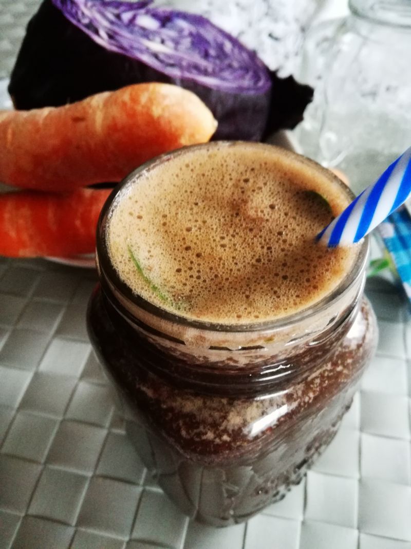 Zdrowy sok z kapusty czerwonej