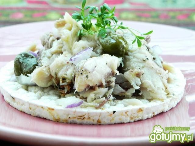 Zdrowy wafelek z makrelą i kaparami Zdrowy wafelek z makrelą i kaparami