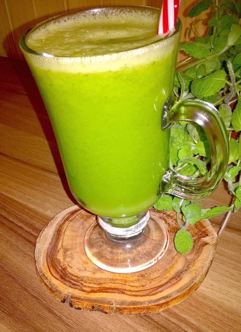 Zdrowy zielony sok z pietruszką Zdrowy zielony sok z pietruszką