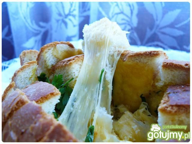 Źdźbła chlebowe z ciągnącym serem