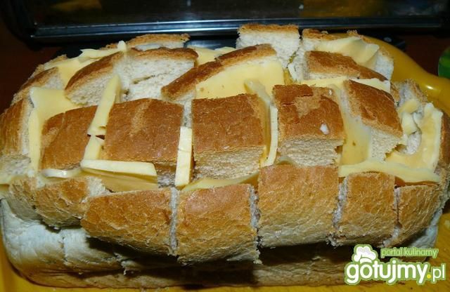 Źdźbła chlebowe z ciągnącym serem