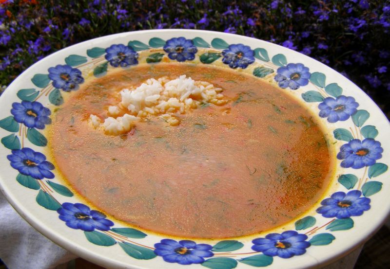 Ze świeżych pomidorów pomidorowa z ryżem na rosole