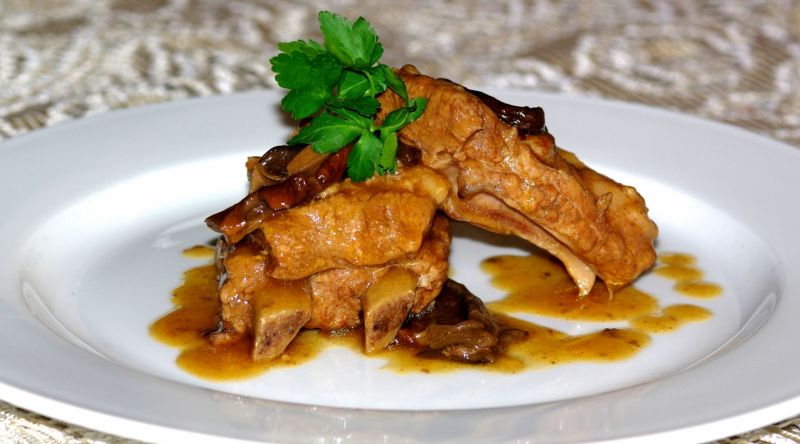 Żebera z sosem grzybowym z szybkowara