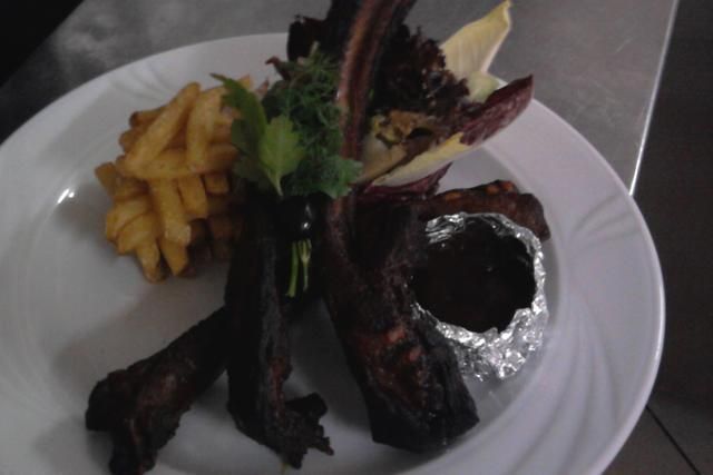 Żeberka bejcowane w miodzie