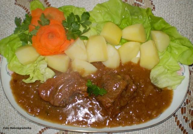 Żeberka cielęce w cebuli : Żeberka cielęce w cebuli :