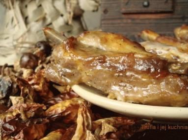 Żeberka cielęce z grzybami i ze słoniną