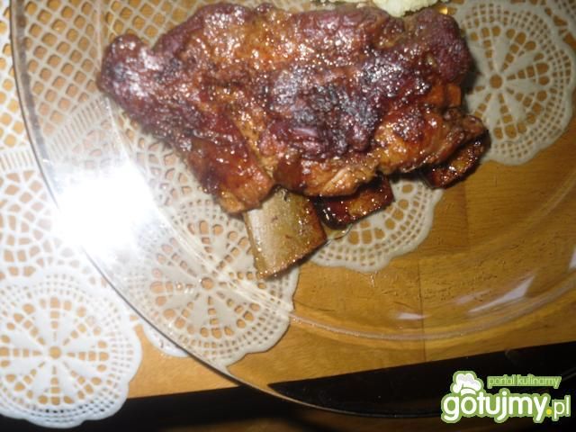 Żeberka duszone w miodzie.