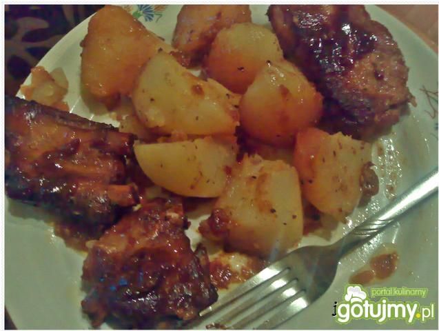 Żeberka duszone z ziemniakami