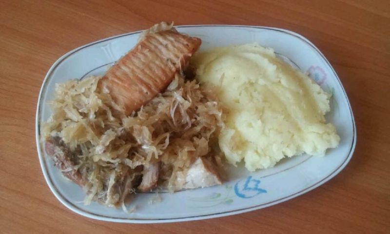 Żeberka gotowane w kapuście  Żeberka gotowane w kapuście