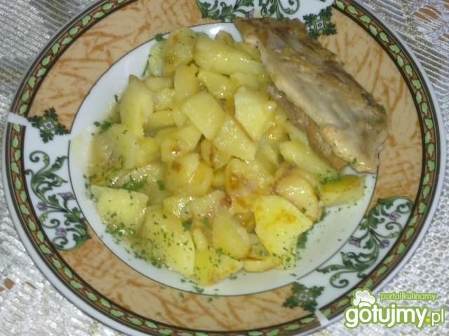 Żeberka i smażone ziemniaki 