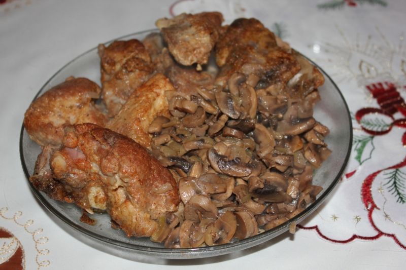 Żeberka na slodko-kwaśno z pieczarkami