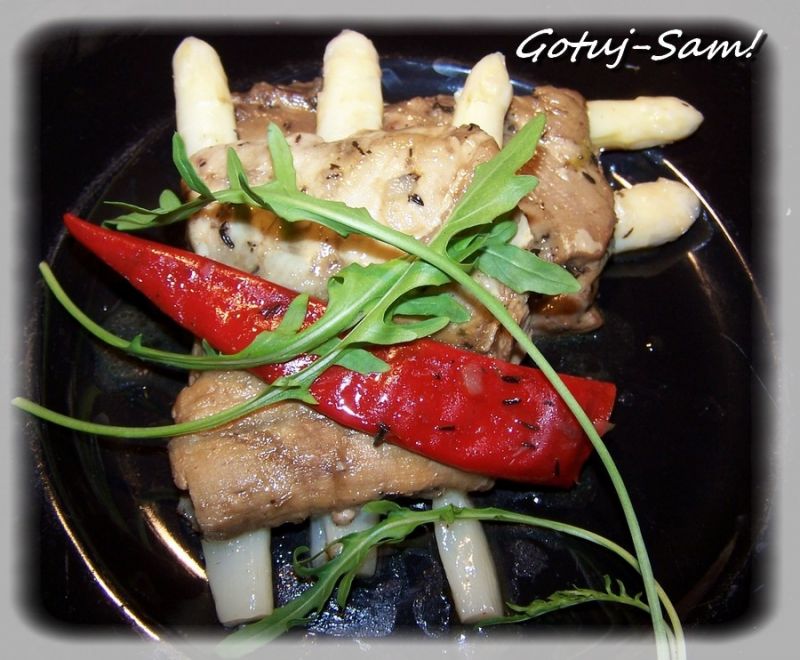 Żeberka nadziewane szparagami Żeberka nadziewane szparagami