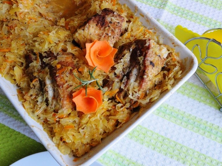 Żeberka pieczone w kiszonej kapuście Żeberka pieczone w kiszonej kapuście