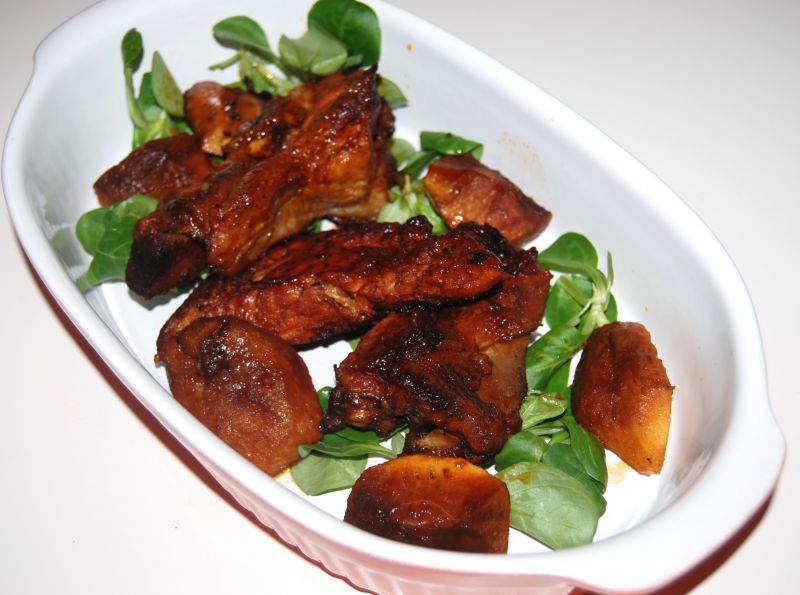 Żeberka pieczone z jabłkami Żeberka pieczone z jabłkami