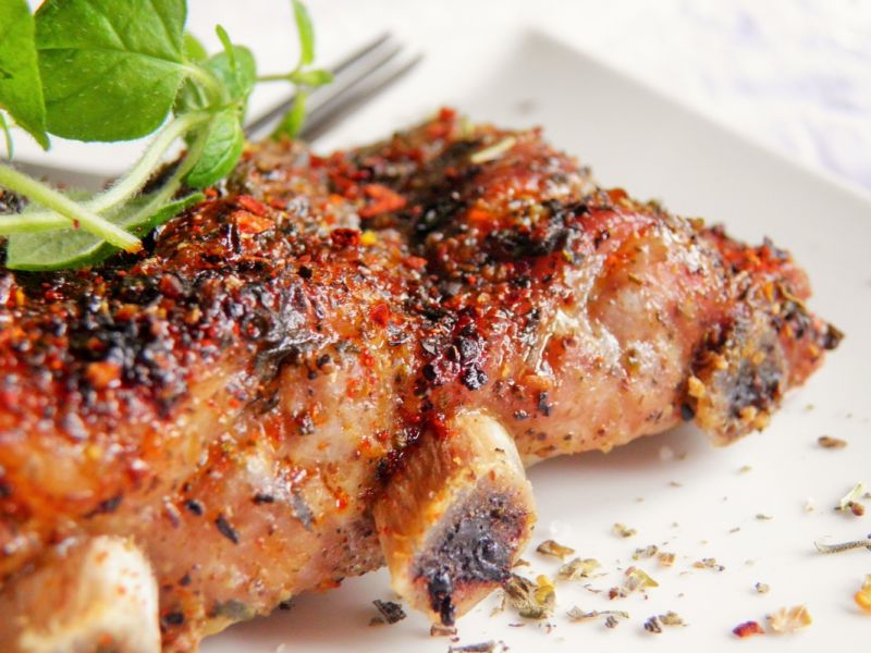 Żeberka pieczone z ziołami