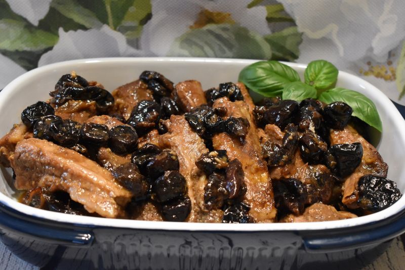 Żeberka pieczone ze śliwką Żeberka pieczone ze śliwką