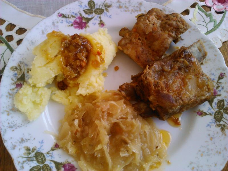 Żeberka w cebuli i piwie