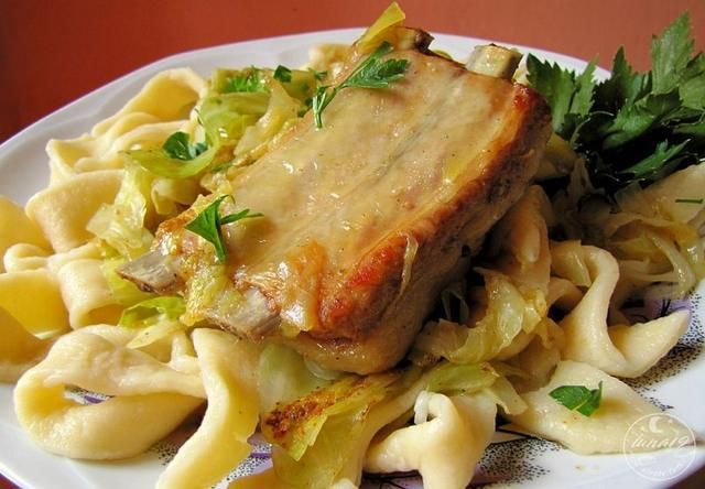 Żeberka w kapuście i makaron tagiatelle Żeberka w kapuście i makaron tagiatelle