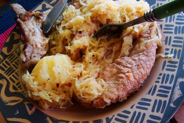 Żeberka w kapuście z ziemniakami Żeberka w kapuście z ziemniakami