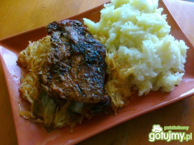 Żeberka w kiszonej kapuście Żeberka w kiszonej kapuście