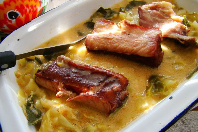 Żeberka w młodej kapuście Żeberka w młodej kapuście