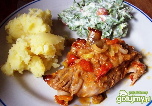 Żeberka w porach i pomidorach 