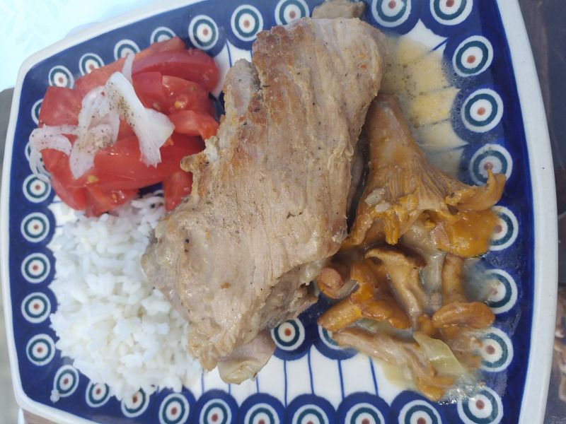 Żeberka w sosie kurkowym