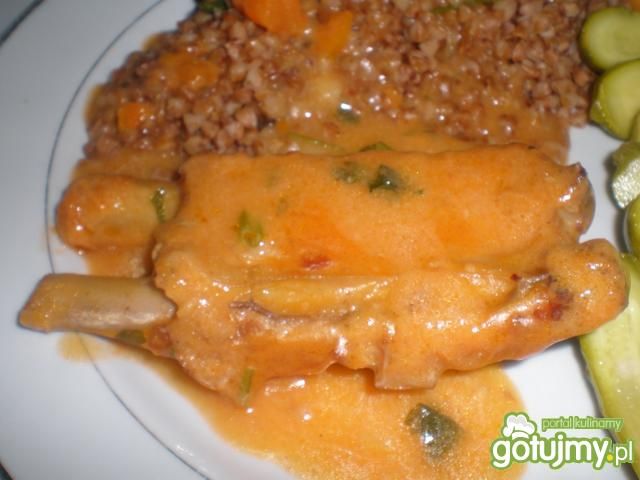 Żeberka w sosie pomidorowo- chrzanowym 