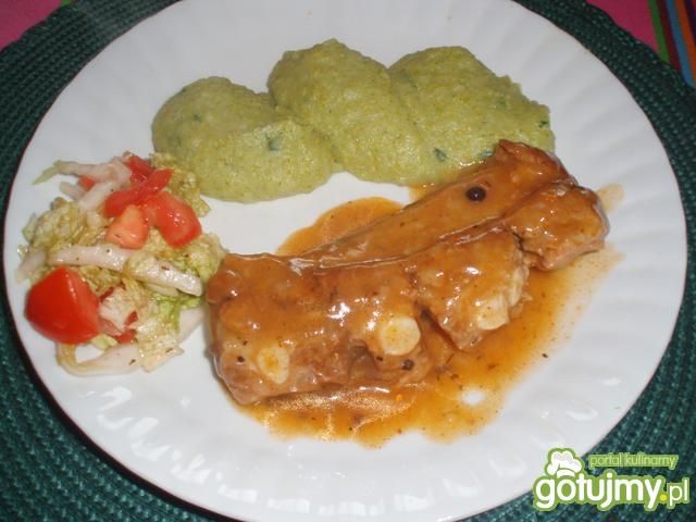 Żeberka w sosie z brokułowym puree