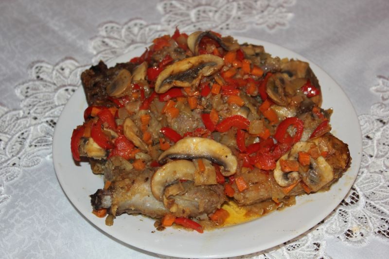 Żeberka w warzywach Żeberka w warzywach