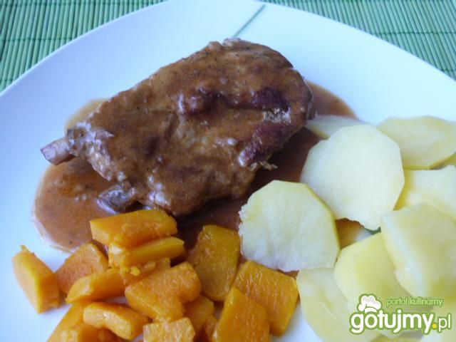 Żeberka wieprzowe duszone w piwie