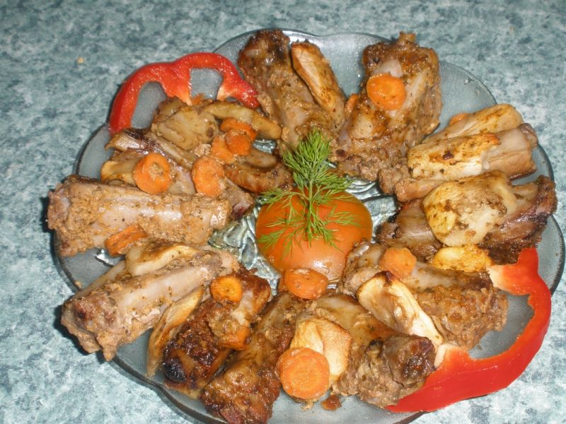 Żeberka wieprzowe w sosie jabłkowym 