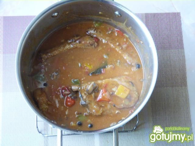 Żeberka wieprzowe w sosie z warzywami Żeberka wieprzowe w sosie z warzywami