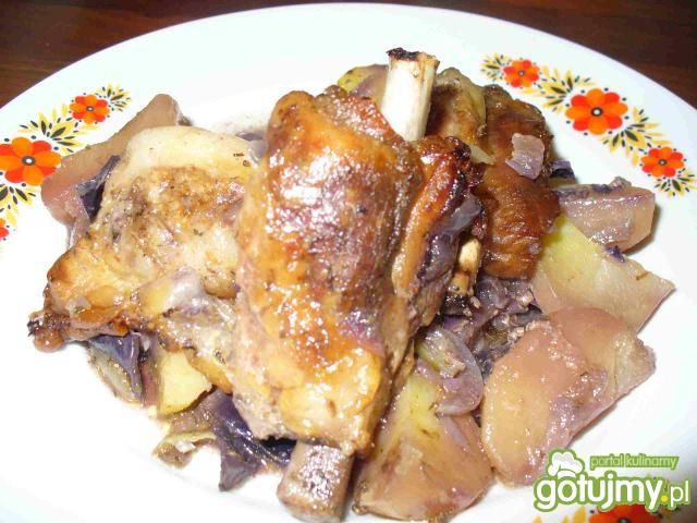 Żeberka z czerwoną kapustą