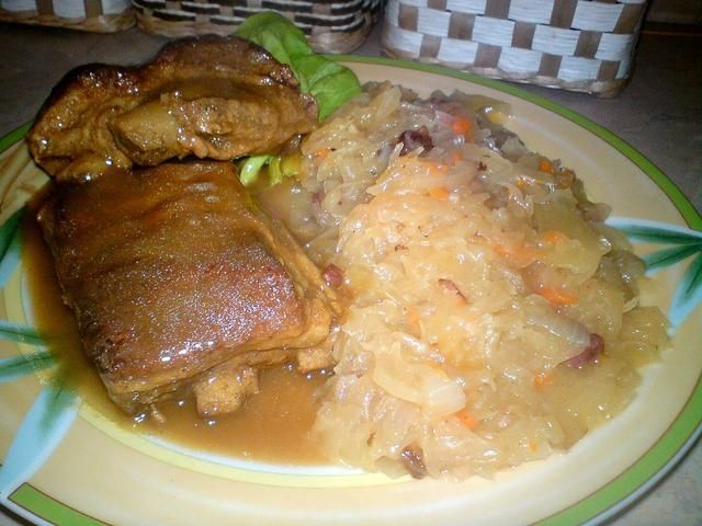 Żeberka z kapustą zasmażaną