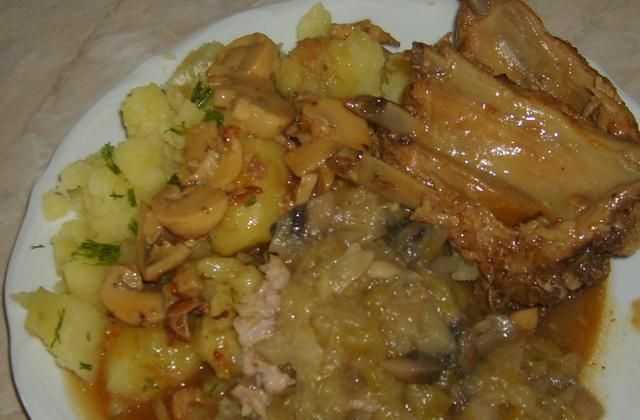 Żeberka z pieczarkami Żeberka z pieczarkami