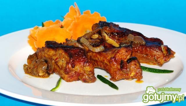 Żeberka z pieczarkami i cebulą