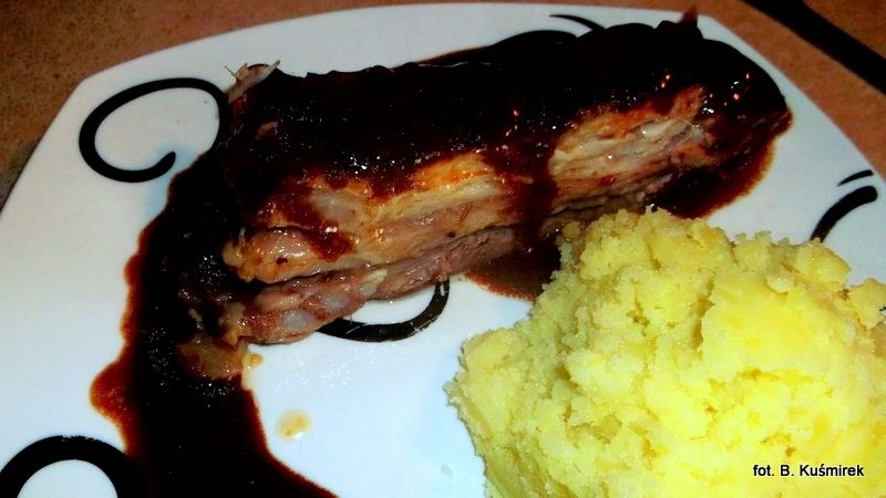 Żeberka z sosem czekoladowym Żeberka z sosem czekoladowym