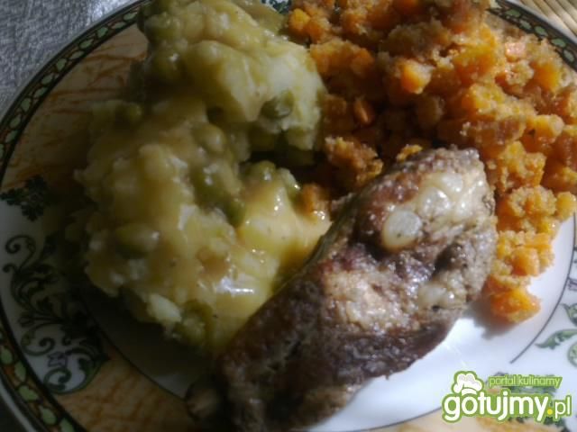 Żeberka z ziemniakami i groszkiem Żeberka z ziemniakami i groszkiem