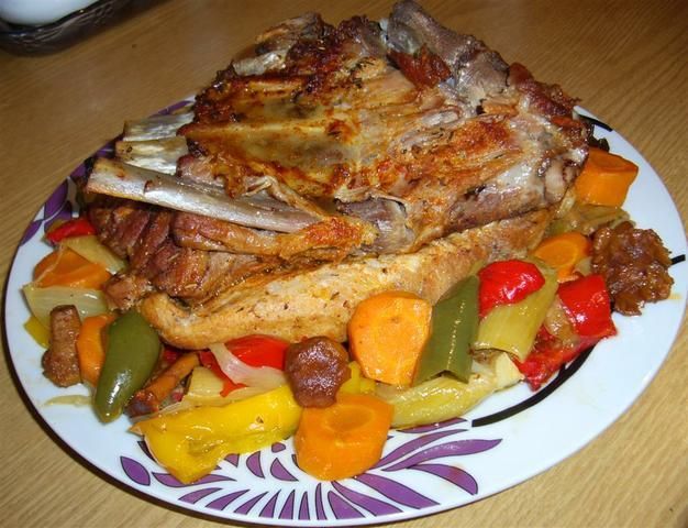 Żeberko obiadowe pieczone z warzywami