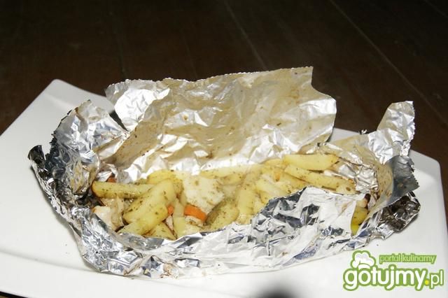 Ziamniaki z warzywami duszone na grillu