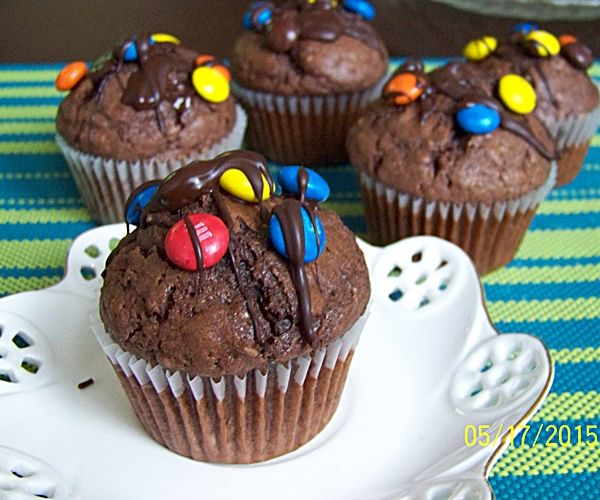 Ziarenkowe muffinki czekoladowe z M&M's
