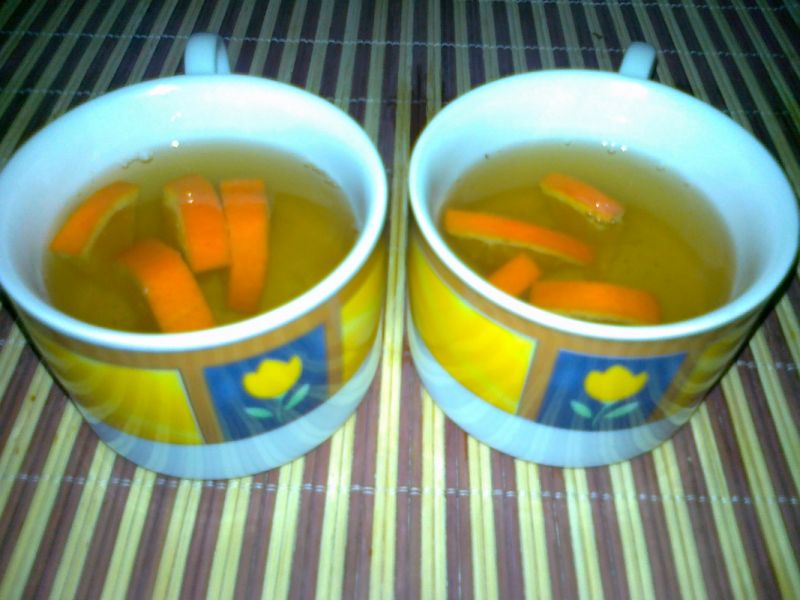 Zielona herbata z nalewką i pomarańczą Zielona herbata z nalewką i pomarańczą