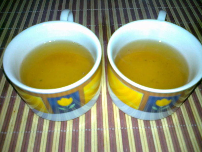 Zielona herbata z nalewką i pomarańczą