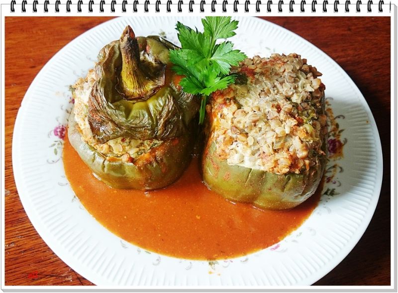 Zielona papryka Eli faszerowana  mięsem z kaszą   Zielona papryka Eli faszerowana  mięsem z kaszą