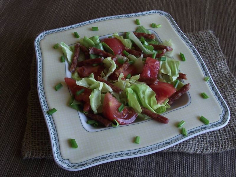 Zielona sałata z kabanosem Zielona sałata z kabanosem