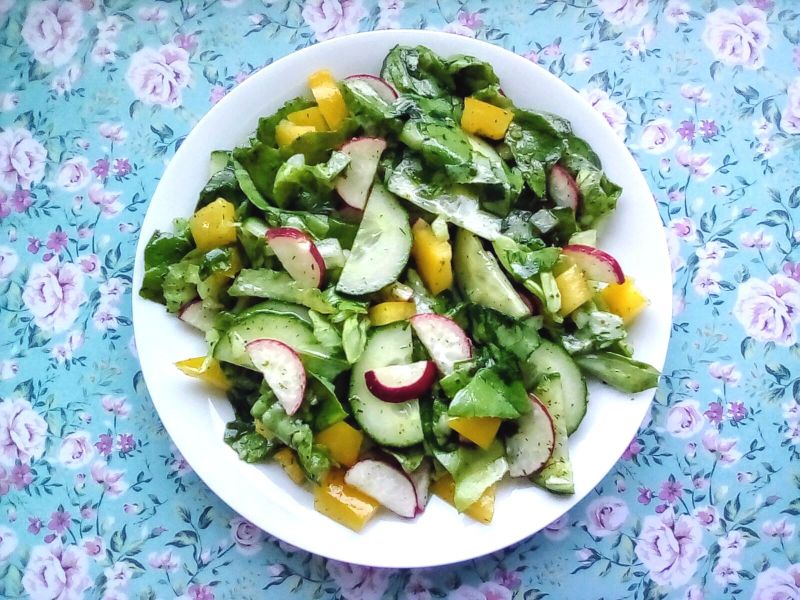 Zielona sałata z warzywami  Zielona sałata z warzywami